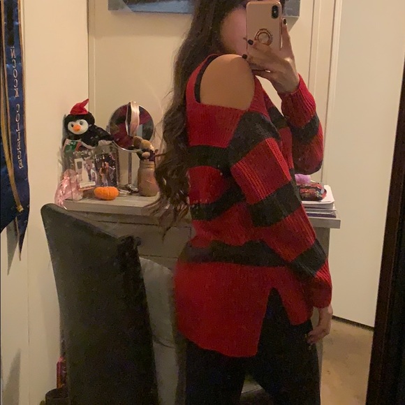 Never worn red and grey sweater - Picture 4 of 4